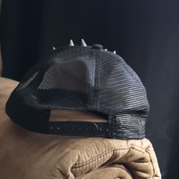 NEONLIGHTS CAP 🖤 - Picture 2 of 4